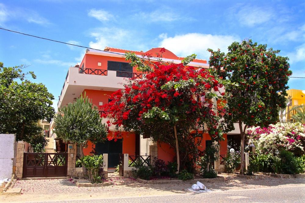 Ponta Preta Aparthotel Santa Maria